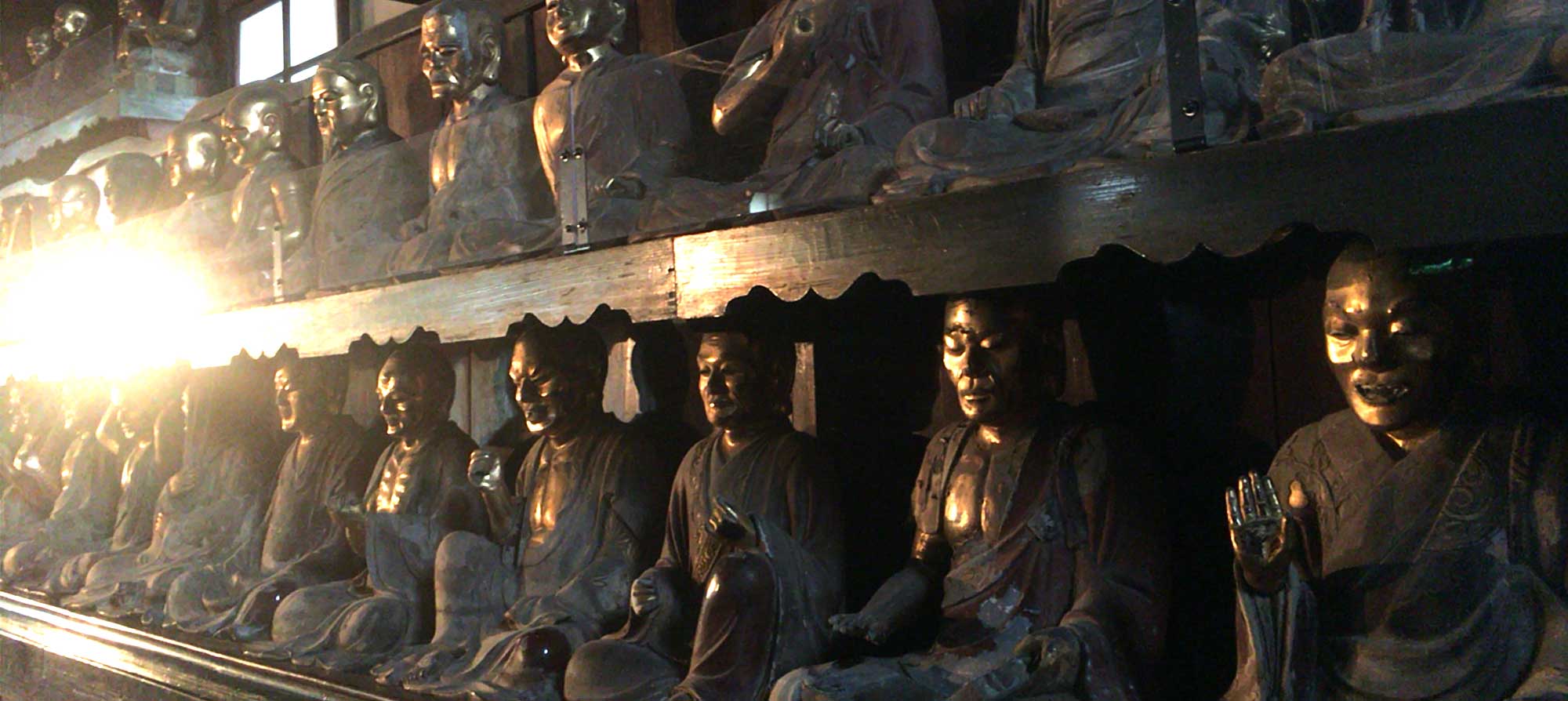 Буддизм и синто. Позолоченные фигуры пятисот архатов, Мориока